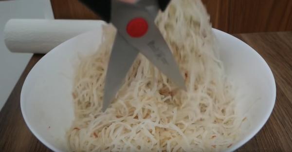 cách làm nem chua với gói gia vị của Thái