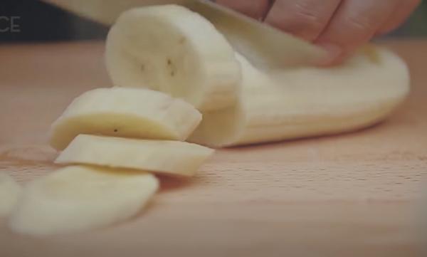 Cách thực hiện bánh chuối Thái Lan thơm phức mượt bự ngon mải miết ly bên trên nhà