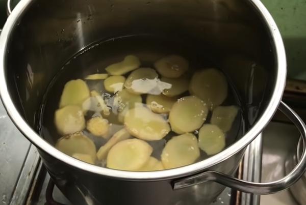 Cách nấu nước dừa gừng đường phèn